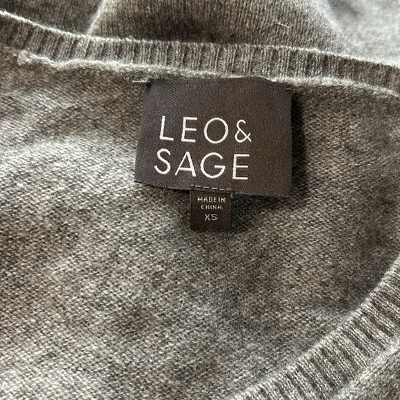 Leo and Sage Cashmere V Neck Tunic Sweater Gray Soft Cozy Revolve Sz XS - Picture 4 of 8